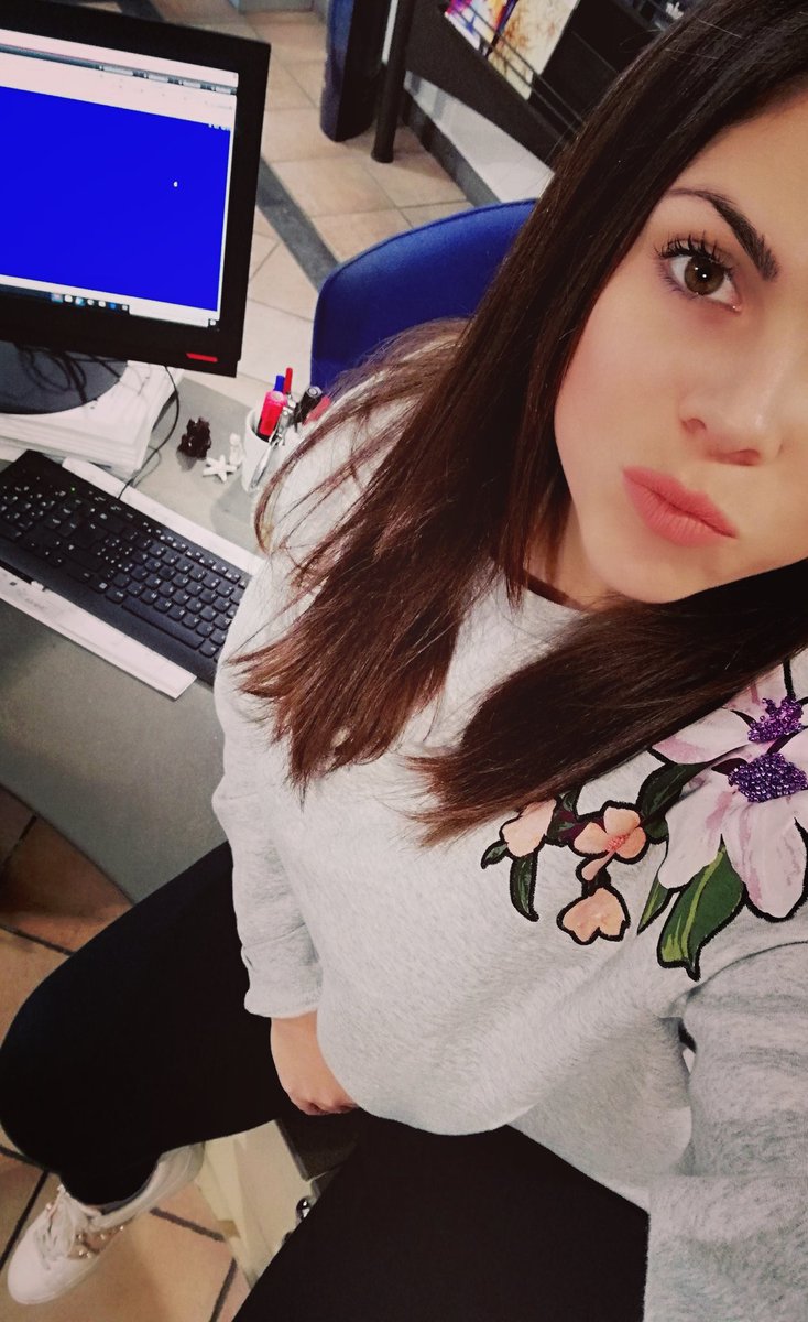EmiliaStella14's tweet photo. Il mio posto preferito,la scrivania della mia agenzia ✈🌏❤
Sostieni il turismo ,prenota in agenzia viaggi.
Viaggia ITALIANO
#ilturismosostienelitalia 
#nonsmetteremodiviaggiare 
#ripartiamodallitalia 
#viaggiaconstrabilia https://t.co/0NDXxDKGr6