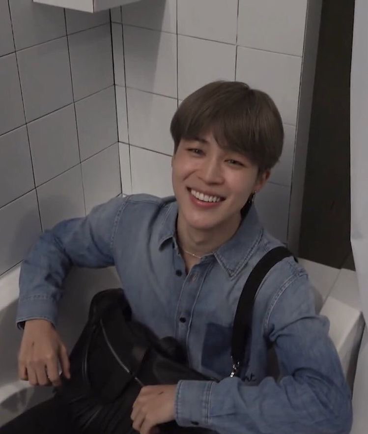 HE’S GORGEOUS