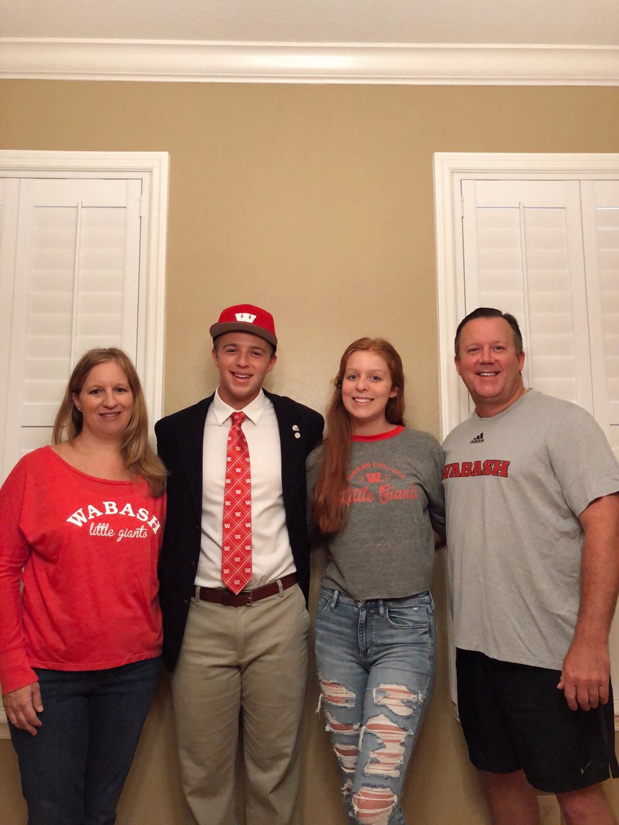 JesuitTigers_FB's tweet photo. Congrats Greg (UT-Martin)and Cade (Wabash)!Thank you for all you did for Jesuit Football the last 4 years. https://t.co/cFR6OStybA