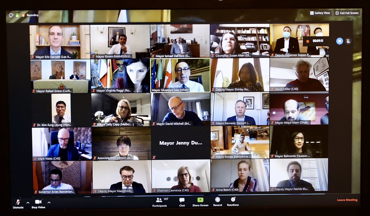 Dünyanın en önemli 40 şehrini yöneten belediye başkanıyla pandemi döneminde rutin olarak buluşuyor ve fikir alışverişinde bulunuyoruz. Başarılı ülkeler bu mücadeleyi yerel yönetimlerle ciddi bir koordinasyon sağlayarak, kaynaklar aktararak ve sıkı önlemler alarak yürütüyor.