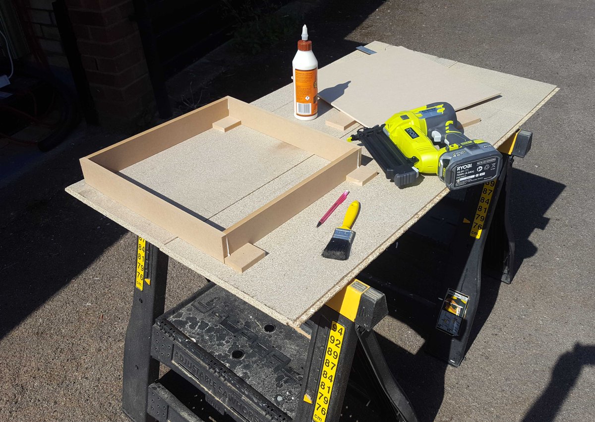BookSwapSteve's tweet photo. Steve's Tip of the Day...
When making a jig to assembly drawers, use a single board, not two that you didn't join together properly.
Otherwise those drawers are likely to get more and more wonky as you make them...
Ask me how I know! #ActuallyDont #SteveFail https://t.co/1vHyEf0Snt