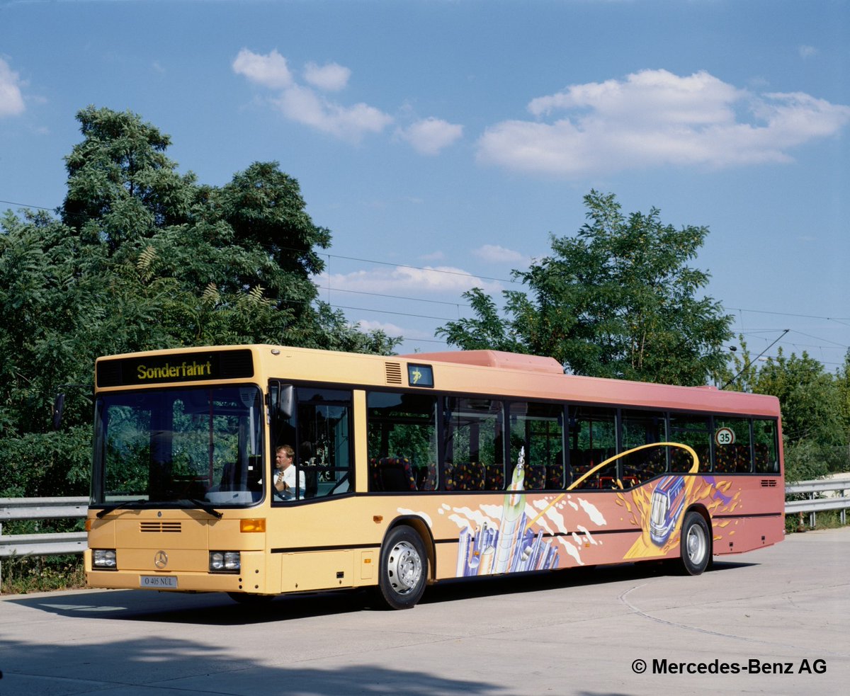 Il y à eu aussi le 13m O405NÜL (qui n'est pas aussi nul que çaoui avant L c'était 13m et pas 15m chez Mercedes)Le Citaro GÜ, qui est désormais le seul articulé homologable car/class II chez Evobus (et le 40000ème Citaro en est un)53 - Daimler; 54&55 -  @Pi_Eye_; 56 - Flickr