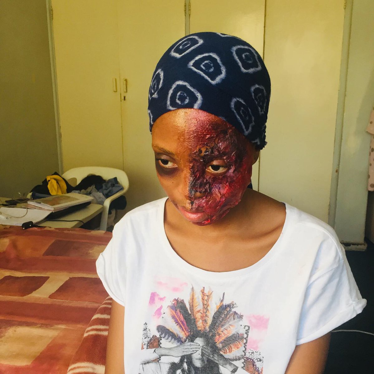 Yellow_Thighs_'s tweet image. A Half Burnt Face Using Makeup🥺🥵
RT for awareness... Maybe I might Get a Job via this😭🙏🏽😅 
RT RT RT Please
#Womandla
#Mbokodos
#GBV
