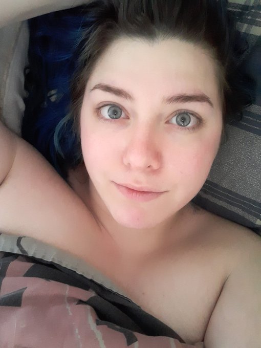 Morning bbs! 🥰 I give you all the cuddles and sweet breakfast kisses https://t.co/BoWZldVtA1
