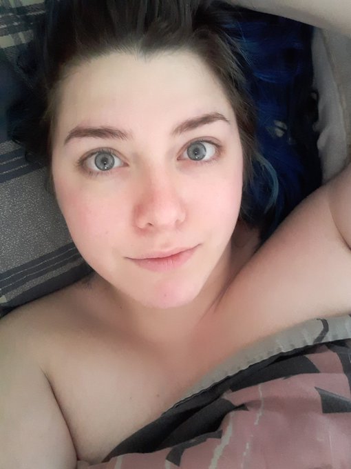 Morning bbs! 🥰 I give you all the cuddles and sweet breakfast kisses https://t.co/BoWZldVtA1