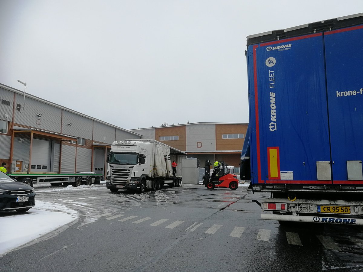 SarittaDuhamel's tweet photo. Despite of #COVID2019 today we were busy at loading in our yard.
#Molok #wastecontainer #WasteManagement #trash #recycling #recycle #jesoutiensmonrippeur #deepcollection #transport https://t.co/Vh1UZl7vR9