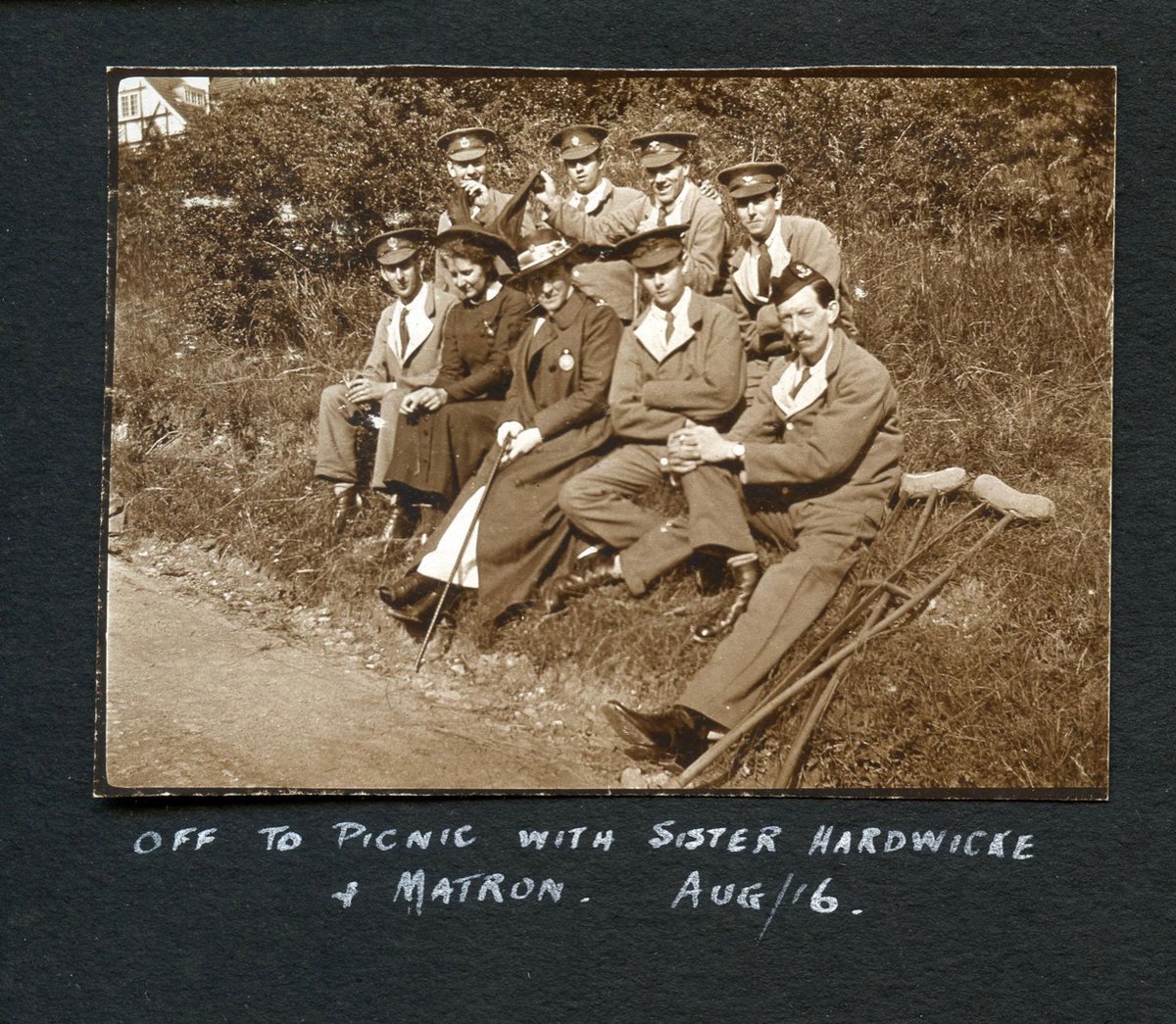 jake_a_loo's tweet image. I&apos;m paying tribute to frontline workers in the fight against COVID-19 by sharing photos of #FWW hospitals from my collection. This week: Red Gables Private Hospital in Bletchingley, Surrey. More photos here:  militaryandfamilyhistory.blog/2020/04/15/fro…