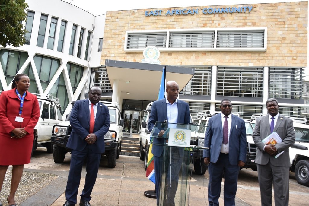BurundiEco's tweet photo. Le secrétariat général de l'#EAC octroie à tous les pays membres des laboratoires mobiles dotés d'équipements modernes et capables de diagnostiquer la plupart des agents pathogènes responsables des maladies transmissibles comme le Covid-19, Ebola etc. @mspls_bdi @BurundiGov https://t.co/iPV29WWHOZ