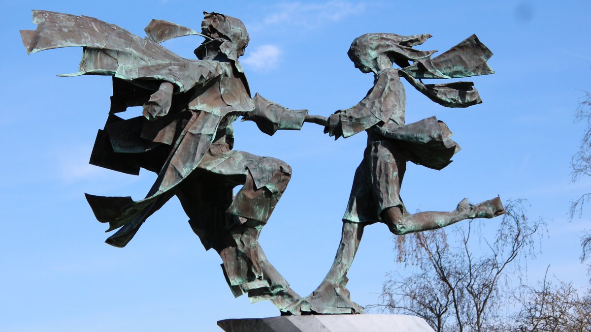 At the start of the Summer Term, the Head of School welcomes our pupils back. 
web.microsoftstream.com/video/3c3c40e2…
#ReptonAtHome #remotelearning