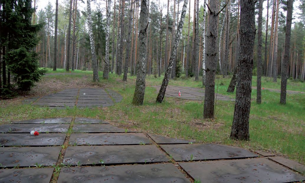 ipngovpl_eng's tweet photo. ❗The #IPN has been investigating the #KatynMassacre since 2004. To date, a total of 3⃣,9⃣7⃣0⃣ witnesses have been questioned. Most of them are the victims’ relatives. The Katyń witness interviews are carried out not only in 🇵🇱 Poland but also abroad. #SovietCrimes #Katyn80. https://t.co/tUY5VflmU7