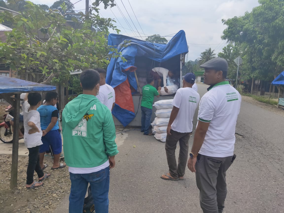 Marwan_Dasopang's tweet photo. #Tapsel
Bantuan 1000 Paket Sembako @BNPB_Indonesia Dimuai dari Kabupaten Mandailing Natal.
@cakimiNOW @EmHasanuddin @FraksiPKB @DPP_PKB @CucunA44 @KangFathanNow
#LawanCoronaVirus #Bekerjasama #GotongRoyong #IndonesiaSehat #Sumut2 #Komisi8 #DaruratCovid19 https://t.co/KJ0tGL1OBP https://t.co/DXGZcG8vZk