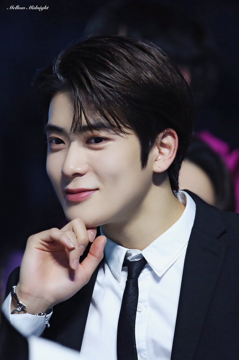 mellow_midnight's tweet photo. 191116 Vlive awards
#재현 #JAEHYUN #NCT127 https://t.co/GXja9g1VbO