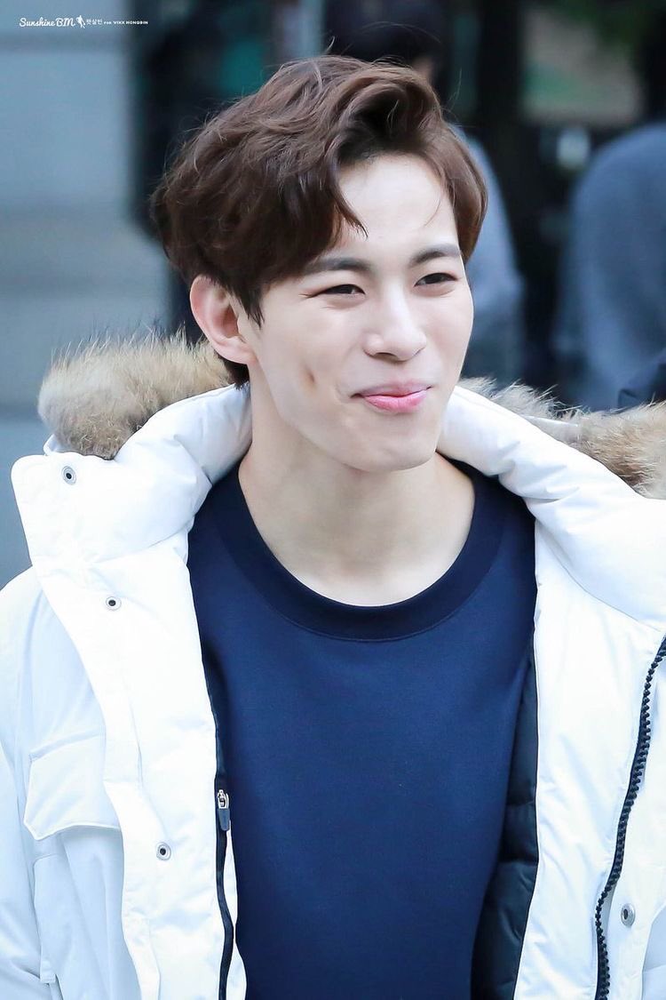 I brought a  present  #Hongbin as SnowballA thread;.