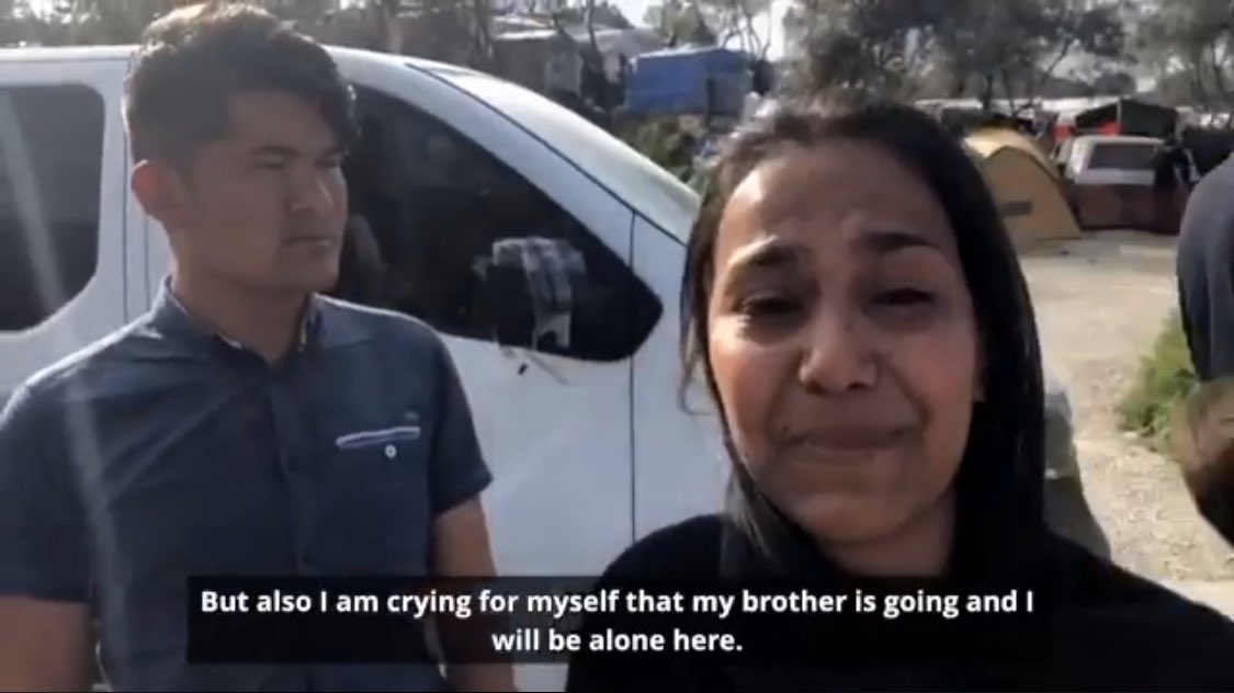 ErikMarquardt's tweet image. Dass die Bundesregierung jetzt schnell ein paar Kinderaugen braucht, hinter denen sie ihre tatsächlichen Möglichkeiten verstecken kann, führt auch zu Familientrennungen. Ihr Bruder darf nach Deutschland, sie bleibt alleine in #Moria. Video bei @seenotrettung #LeaveNoOneBehind