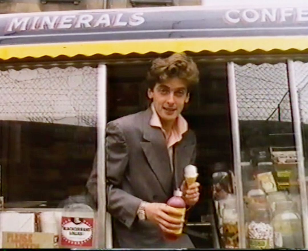 Happy birthday Peter Capaldi. His dad was my dad\s ice cream man in Springburn. 