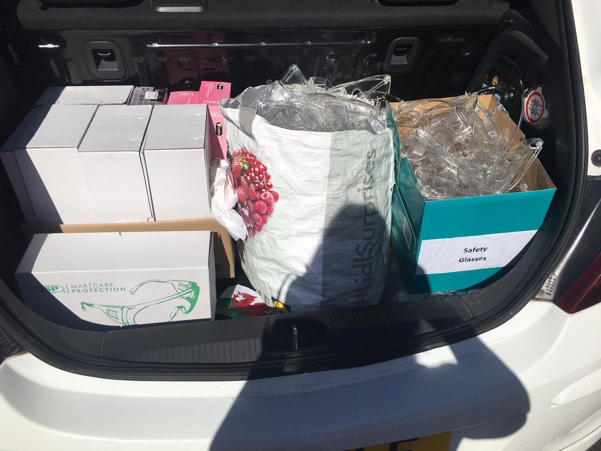 fhssciencedept's tweet photo. A huge thank you to our lab technician, Kelli Andrews. Today she has been out to donate our safety glasses, gloves and aprons. Kelli delivered these to a drop off point to be distributed to local residential care homes and vulnerable people in the community. https://t.co/DoPAC4PYY5