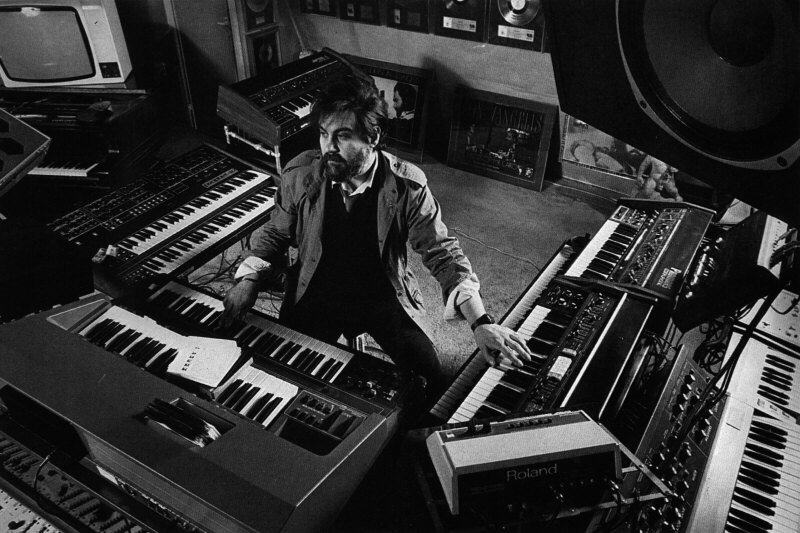 Vangelis& #39;s score is as integral to this world as John Williams& #39;s is to Star Wars. The visuals are music and the music is visual. It& #39;s a lyrical, enchanting, synthesised soundscape — replicant music. Zimmer gets nowhere close. Also...