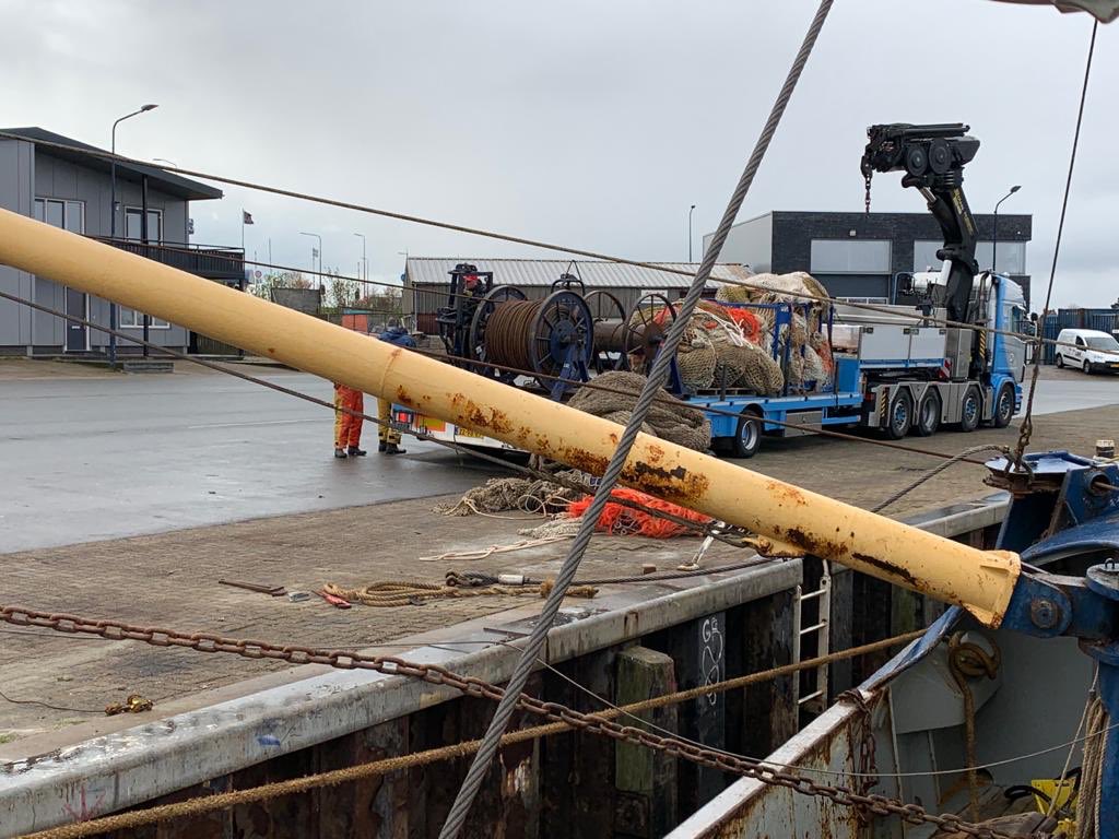 AlbertVCU's tweet photo. Deze week druk met nieuwe vislijnen opdraaien in Harlingen #Fishing #Boomkor https://t.co/LHL9MYEfZc