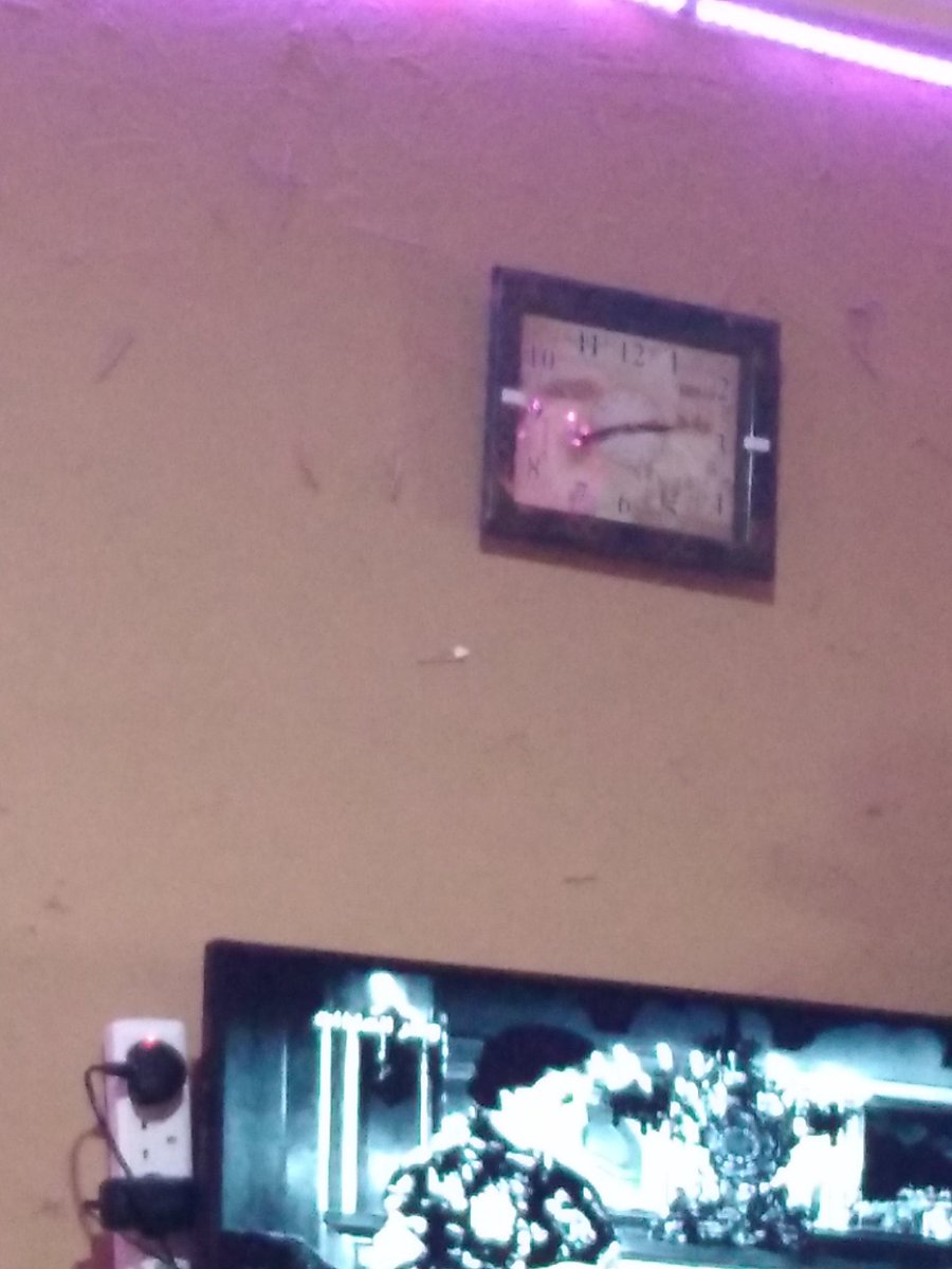 من كثر ماني زهقان غيرت ديكور الغرفه كامل🤣🤣🤣