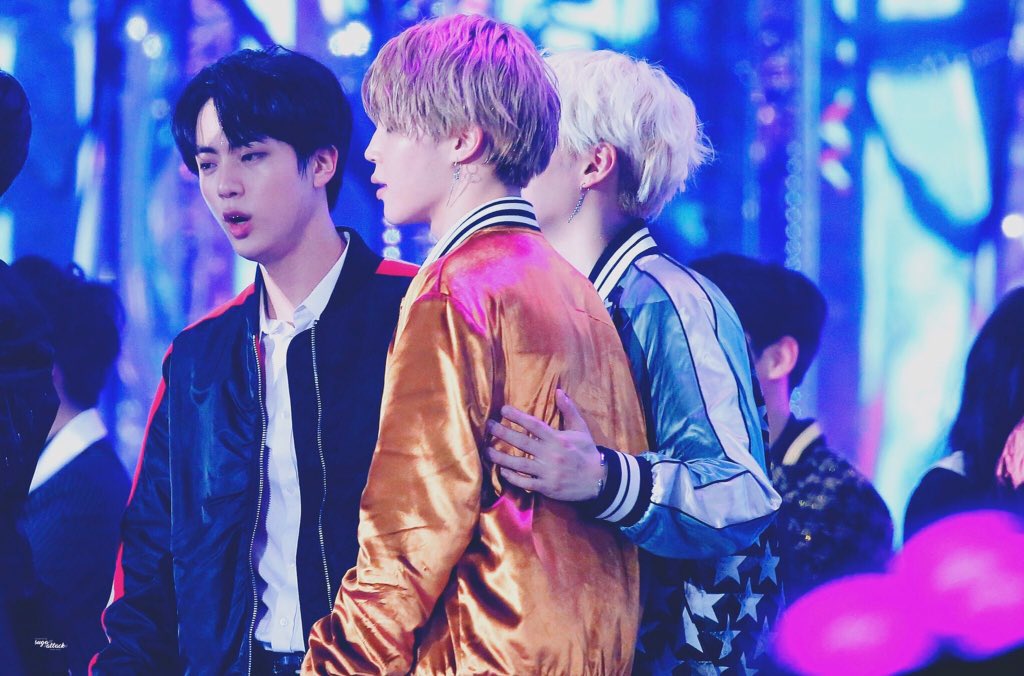 #YOONGI : I wanna hold you like this even when we are in public, idontcare.