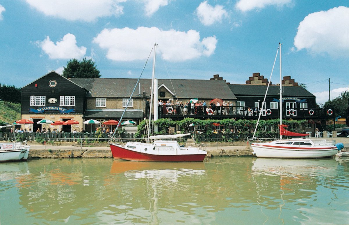 The Bargeman’s Rest offers spectacular river views – perfect for summer weddings! 

Email: info@bargemansrest.com 
Web: bargemansrest.com

#licensedvenue #pineneedleadvertising