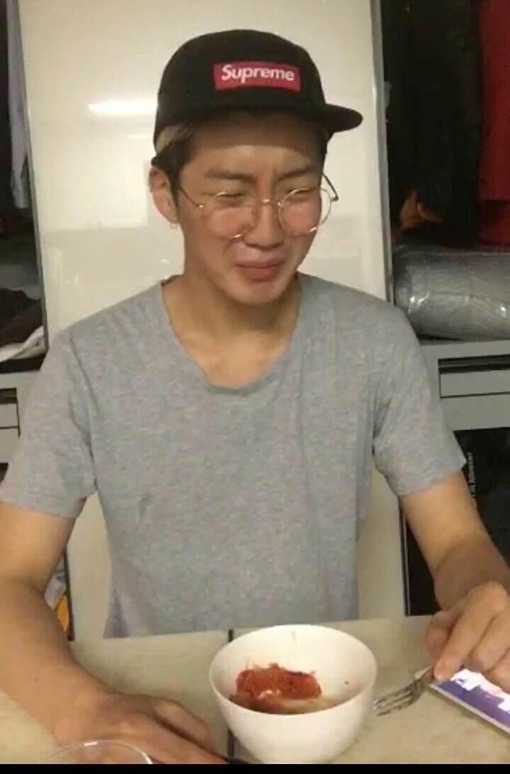 This meme will haunt Seunghoon for the rest of his life #WINNER  #HOONY