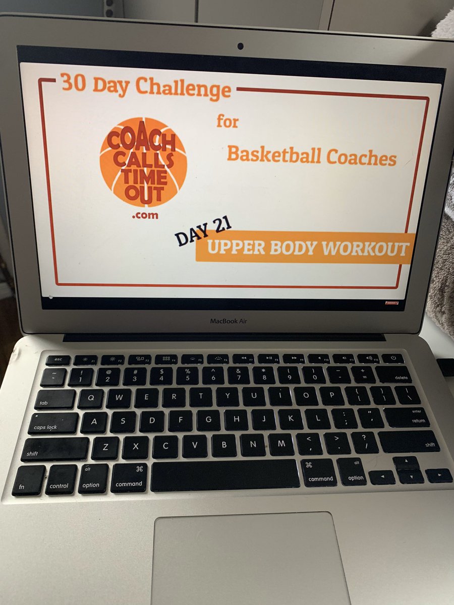 bjonks23's tweet photo. A little late on the post! But Day 21 of the #CCTChallenge was a good upper body workout! I’ll be putting these into my weekly routine, once the challenge is complete! Today is Day 23 of the challenge! Excited for a good lower body workout after work! #basketball @CoachCallsTime https://t.co/8vNhysrA1j