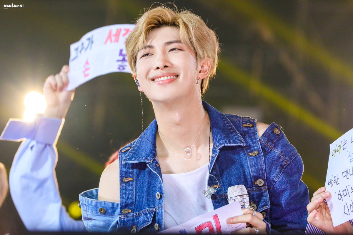 MoNiJunNi's tweet photo. 180707  ☀️🌈

웃으면 나를 행복하게 만드는 남준

#방탄소년단 #BTS #김남준 #RM #NAMJOON @BTS_twt https://t.co/SJcLicrS9A