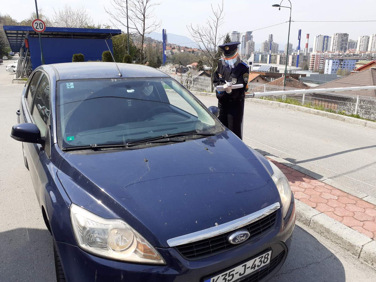 jozic_kristina's tweet photo. Samra 👮♀️💪 Sektor uniformisane policije, Federalna uprava policije
#FUP
#zeneupoliciji #hrabre #solidarne #usluzbigrađana
#ostanikodkuce 📢
#covid_19 https://t.co/iMzodgtuaY