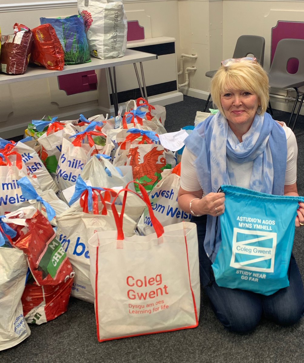 BGLZ #Business department have been supporting their local community with food & money donations for @Bgwentfoodbank raised via #WelshBacc events ❤️ The food bank is in desperate need of new donations 🥫 Opening times are Tues & Thurs 1-4pm, please share 🙏 #BeTheSpark #EbbwVale