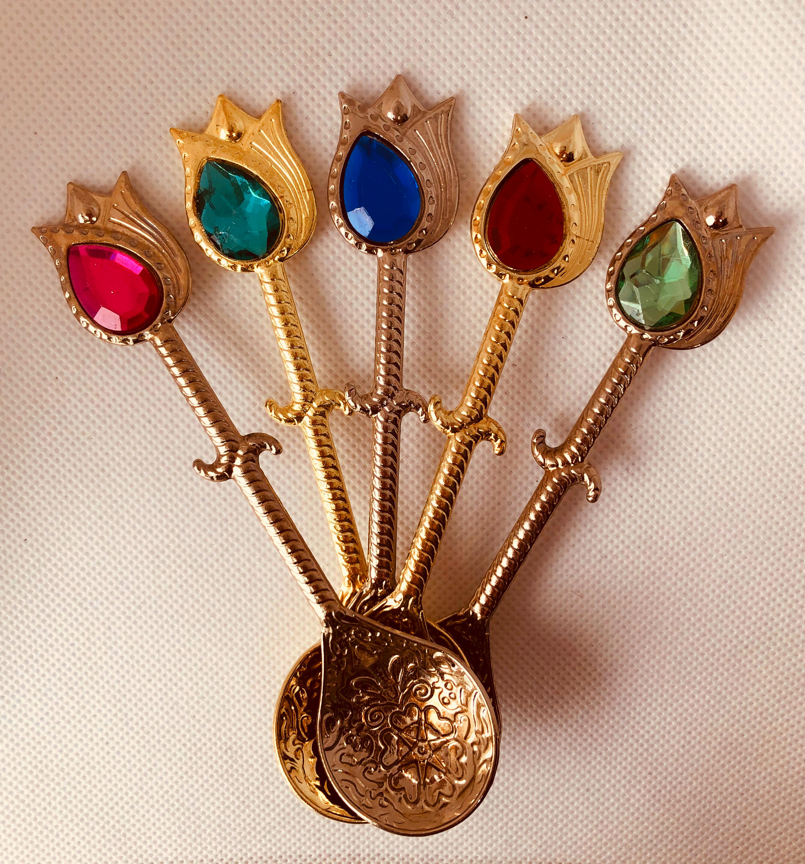 Sevinc8 セヴィンチエイト トルコの国花 チューリップデザインスプーンをwebショップに追加致しました 形も色味も可愛い カップ ソーサーとも合わせて使っていただけます ぜひご覧くださいませ T Co Albyqvzq9f T Co Ufjudze19o