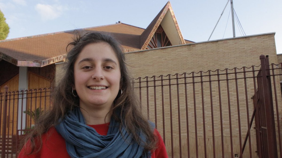 ResFloraTristan's tweet photo. La Flora Tristán le ayuda a conocer de otra manera sus estudios. Aprender del trabajo del resto, acompañar a diferentes personas y tener la capacidad de poner en práctica muchos proyectos son las cosas que de momento se lleva ella de aquí. #MadeInFlora https://t.co/l6ffSXm2Id https://t.co/SmJByJZQvh