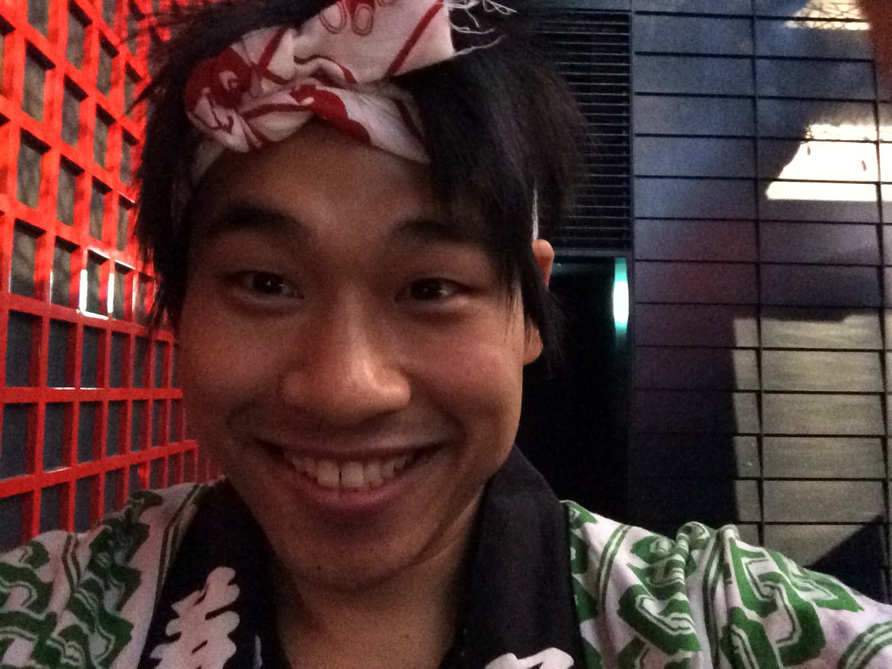 岩崎 諒太 まさかの本日2回目の 自撮りつなぎ 来たー ヘロqの元後輩劇団員のしんちゃん Tensityasyu から しんちゃんとよく出演してた羽田江戸まつり 初回 での自撮り これ 5年前なの 次はヘロq同期の