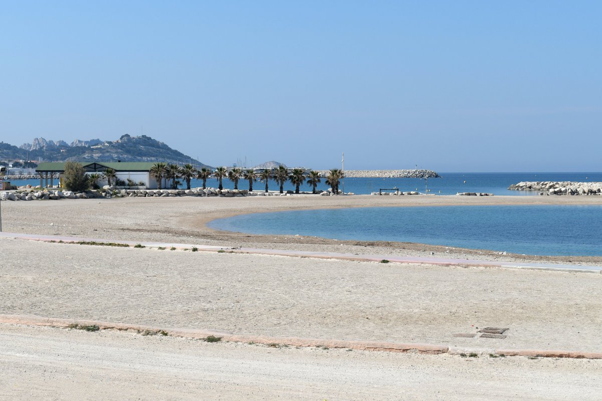 marseille's tweet photo. 🙏Sauvez des vies ! Restez chez vous !
👨‍👩‍👧‍👦Protégez-vous. Protégez vos proches. 
🏠«S’en sortir sans sortir »
#JeResteChezMoi #JeSauveDesVies
#RestezChezVous #Covid19
📍plages du Prado https://t.co/r51T8M1bYq