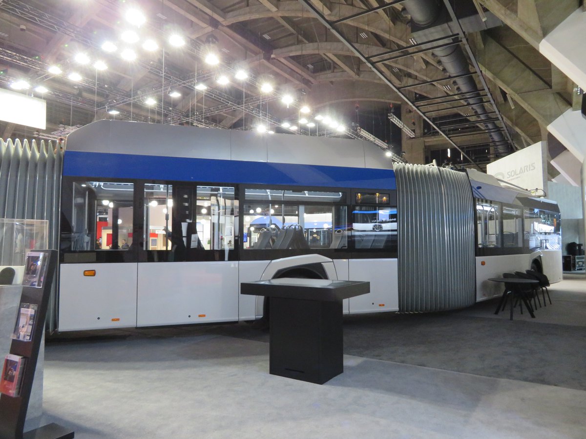 Et Solaris s& #39;y est mis il y a quelques mois, avec son Trollino 24 IV (ici en version Metrostyle)A noter que Bolloré à voulu proposer son Bluetram en 12, 18&24m mais seule la version 6m a existé (et le 1er Bluebus 18 est enfin construit !)(photos 24 à 27 : moi au BusWorld 2019)