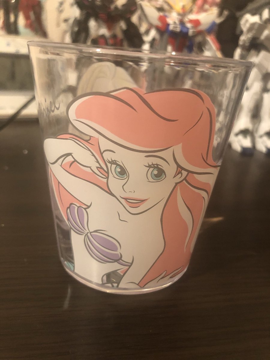 るーな セリアでアリエルとラプンツェルのコップ見つけたから買ってきた ヤバいめっちゃかわいい
