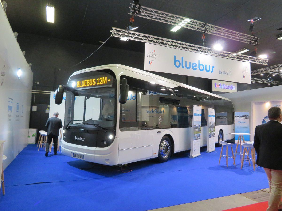 Et Solaris s'y est mis il y a quelques mois, avec son Trollino 24 IV (ici en version Metrostyle)A noter que Bolloré à voulu proposer son Bluetram en 12, 18&24m mais seule la version 6m a existé (et le 1er Bluebus 18 est enfin construit !)(photos 24 à 27 : moi au BusWorld 2019)
