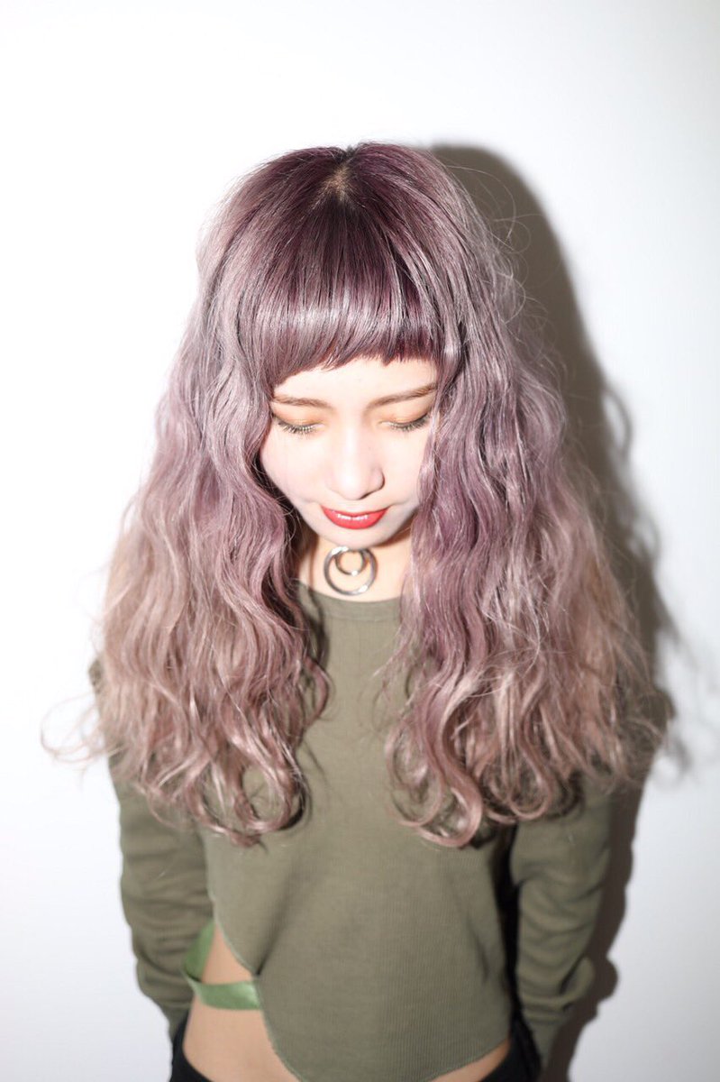 hs0312mm's tweet photo. #こんな時こそ最高の髪型自慢しよう

全部美容学生の頃にアツトシさんにやっていただきました！
お任せでこんな可愛い髪色になってしまいます、、🤯❤︎
オン眉だったの懐かしいw https://t.co/Z2nQvHtX2p
