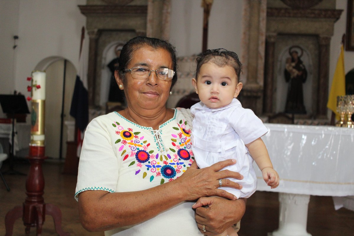 Junnito08's tweet photo. Hoy esta de cumpleaños mi hermosa madre, guerrera de mil batallas y madre de 8 hijos, Dios me la siga colmando de bendiciones y que sean muchos nietos más 🤭😁 #HBD #HBDMON 🙏🏻❤️🎂 https://t.co/pesV475faN