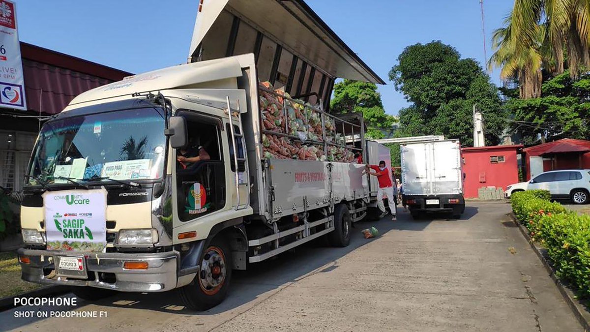 phoenixfuels's tweet photo. Tayo'y nakapagbigay ng tulong sa farmers ng Benguet at community ng Malabon City sa Sagip Saka program ng Udenna Foundationโค๏ธ Healthy, fresh farm produce ang na-deliver ng mga trucks powered by Pulse Technology sa Malabon residents ๐ฅฌ๐ง
๐ฅ #PhoenixFuelsHope #SasamahanKaNgPhoenix https://t.co/WXOYeuOxY9