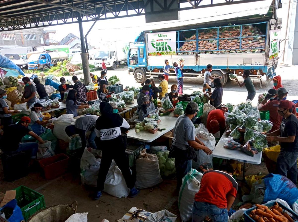 phoenixfuels's tweet photo. Tayo'y nakapagbigay ng tulong sa farmers ng Benguet at community ng Malabon City sa Sagip Saka program ng Udenna Foundationโค๏ธ Healthy, fresh farm produce ang na-deliver ng mga trucks powered by Pulse Technology sa Malabon residents ๐ฅฌ๐ง
๐ฅ #PhoenixFuelsHope #SasamahanKaNgPhoenix https://t.co/WXOYeuOxY9