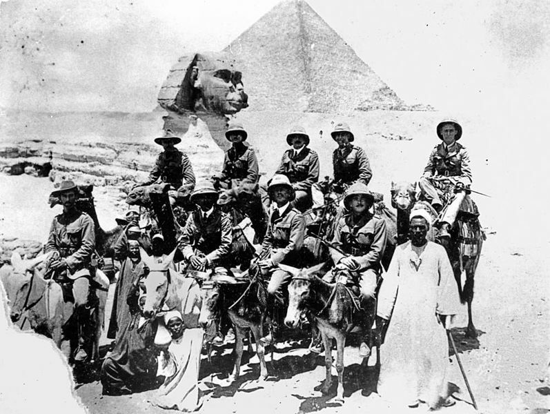 Histolines_'s tweet photo. Australian soldiers visiting the Egyptian pyramids and the sphinx during the final days of the 1st World War, 1918. [797x600] via /r/HistoryPorn https://t.co/8XiFA3vF3H https://t.co/BJc5Ujku1o https://t.co/I8dEVPuAh1