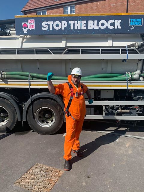 SouthWestWater's tweet photo. π’ Coronavirus update β stop the block
Thanks to our #KeyWorkers Mark, Gary and Barry. Today they've been #stoppingtheblock. Their essential work helps to keep your wastewater flowing in the right direction, stopping blockages and protecting our environment.
#TeamSouthWestWater https://t.co/xpGvyuj4aU