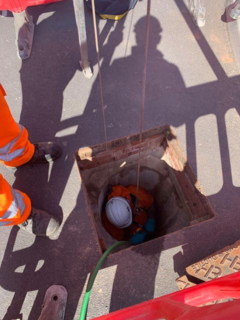 SouthWestWater's tweet photo. π’ Coronavirus update β stop the block
Thanks to our #KeyWorkers Mark, Gary and Barry. Today they've been #stoppingtheblock. Their essential work helps to keep your wastewater flowing in the right direction, stopping blockages and protecting our environment.
#TeamSouthWestWater https://t.co/xpGvyuj4aU