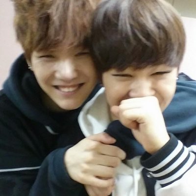 _sofbangtan's tweet photo. los quiero mucho #NuevaFotoDePerfil https://t.co/OknpAMUbIU