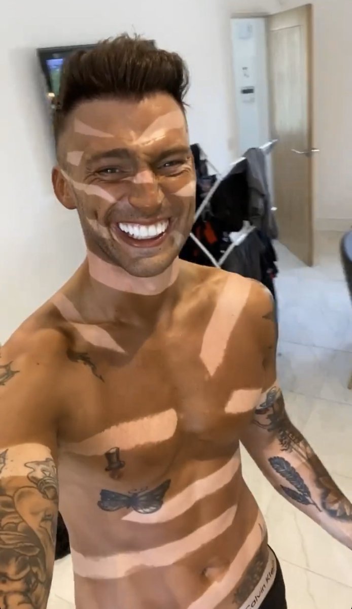 RyanB__81's tweet photo. Absolutely howling at @JakeQuickenden insta story! Oh the fun you can have with tape and a tan gun! #ZebraBoy #CoronavirusLockdownUK https://t.co/AowiuA4Q8a