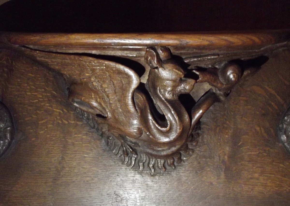 PosyHill1's tweet photo. #AnimalsInChurchesHour #FantasticalBeasts 
And finally, yet another outing for the adorable little Wyvern and his pet snail, Hereford Cathedral. https://t.co/TEM6KGNw7d