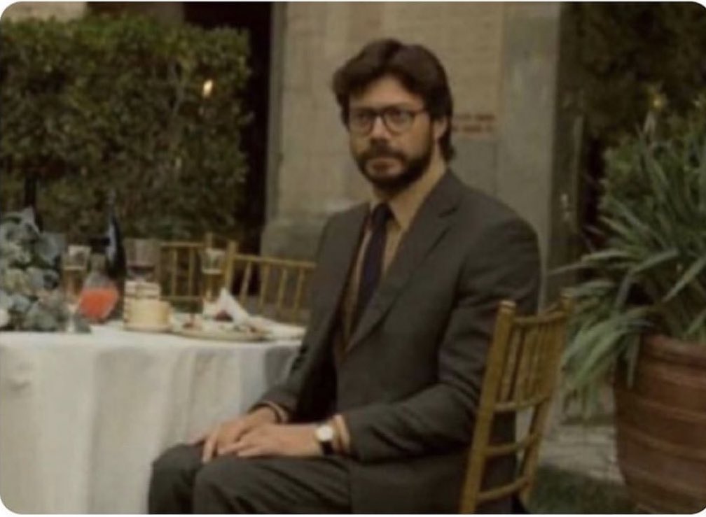 وانت مسير وتسمع اخوه يقوله هذا شجايبه لا تبوسه سلم عليه من بعيد