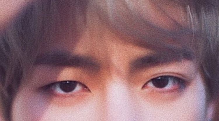 taehyung’s single monolid and double eyelid ⤷an appreciation thread