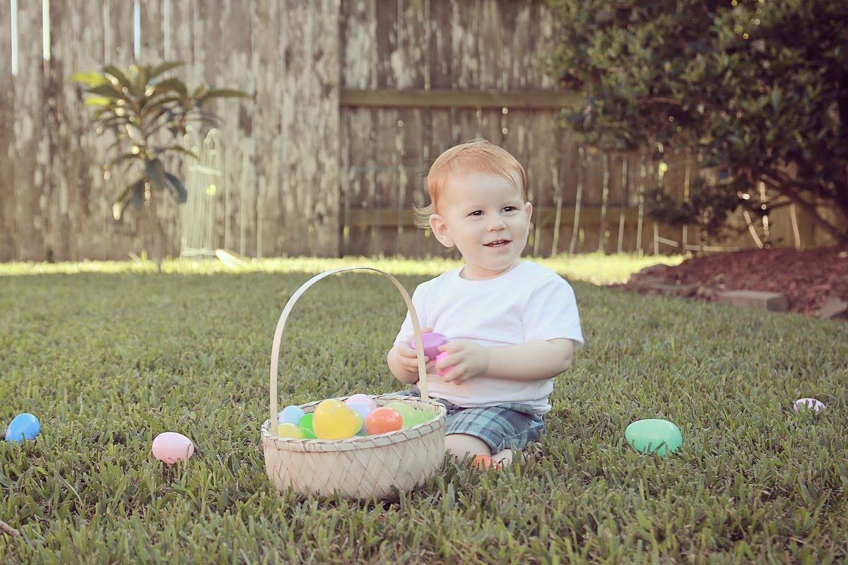 teachwilk's tweet photo. Some Easter photos of a toddler https://t.co/TdnLi4YJRf